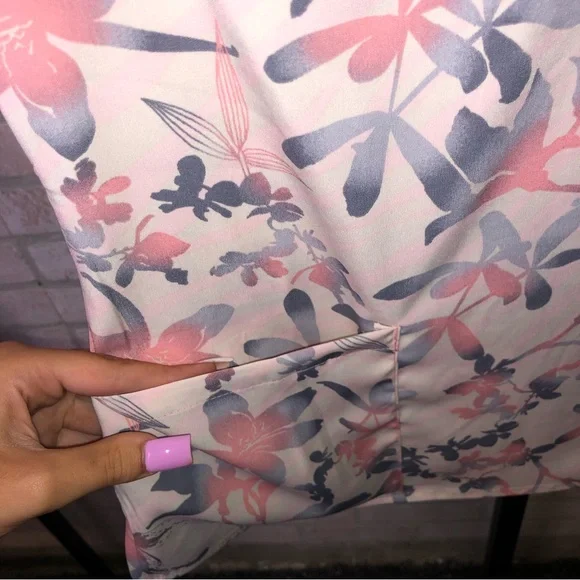 Healing Hands Purple Label Grosgrain ribbon V-neck Tropical Pattern Scrub Top - Picture 4 of 8